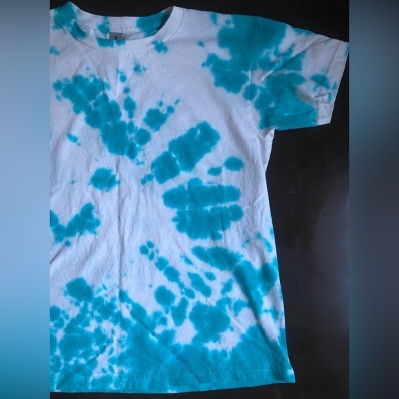 ⭐️FUNDRAISER ALERT⭐️ Tie Dye t-shirt kids sz S - Picture 3 of 5